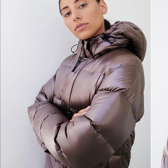 Aritzia Super Puff Shorty - Picture 4 of 4